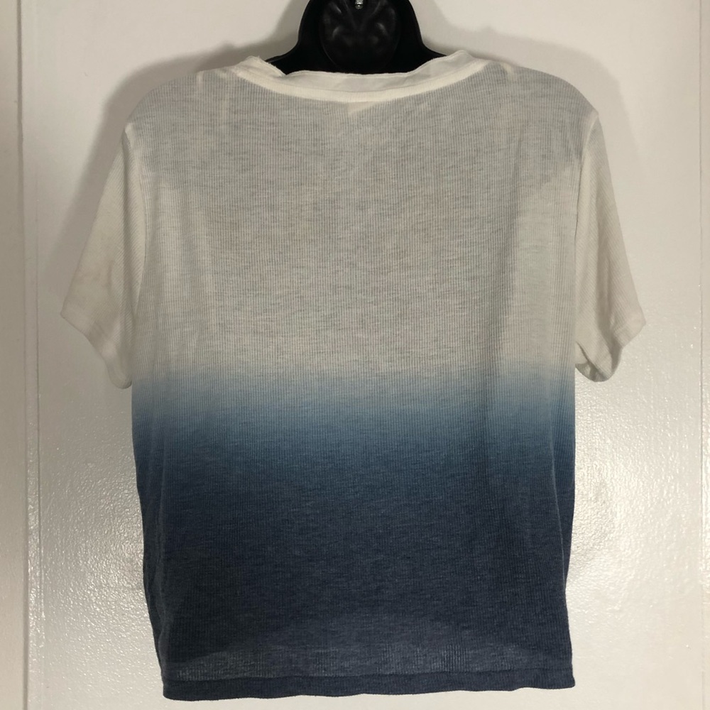 Chic Graphic Tee - Picture 4 of 5